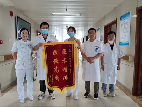 心血管內科三病區錦旗